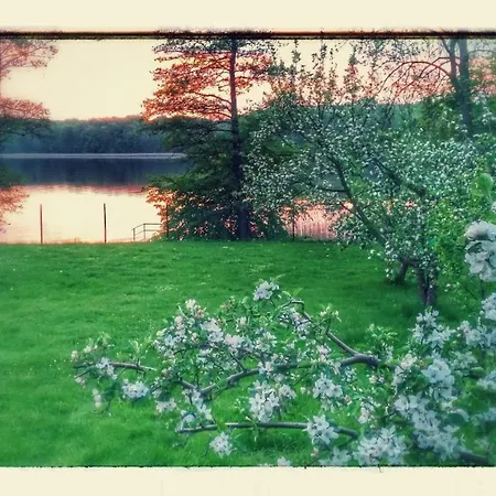 Nad Jeziorakiem ايوافا